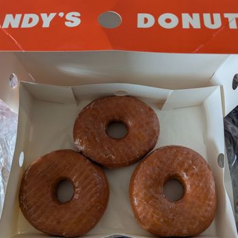 Randy’s Donuts - Texas glazed - Donuts Near Me - New York, New York