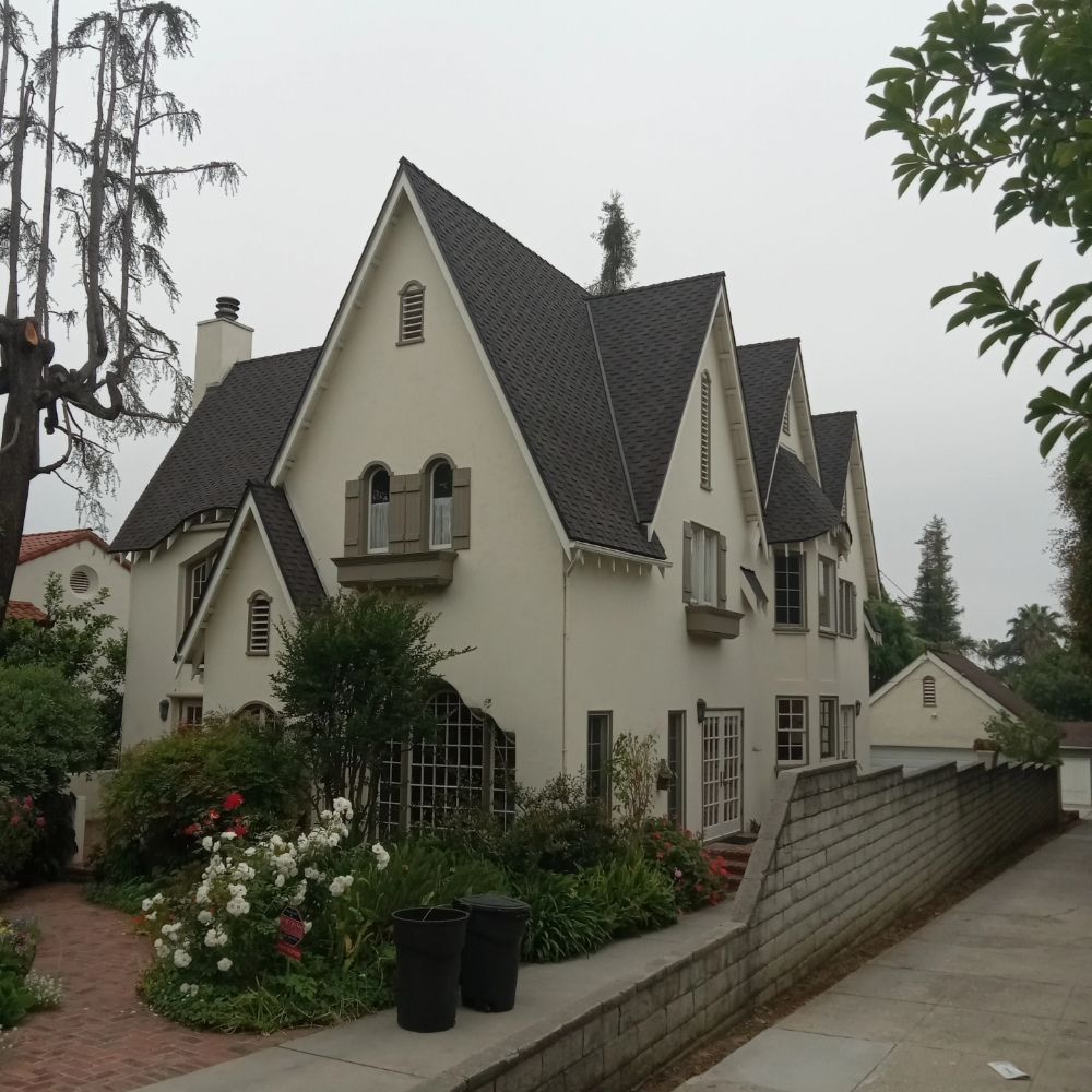 Slide of A&M Roofing