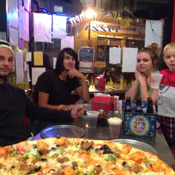 Ruffrano's Hell's Kitchen Pizza - Family night is always fun at Hell's Kitchen! Just be sure they are open before you go - Pizza Near Me - Manitou Springs, Colorado