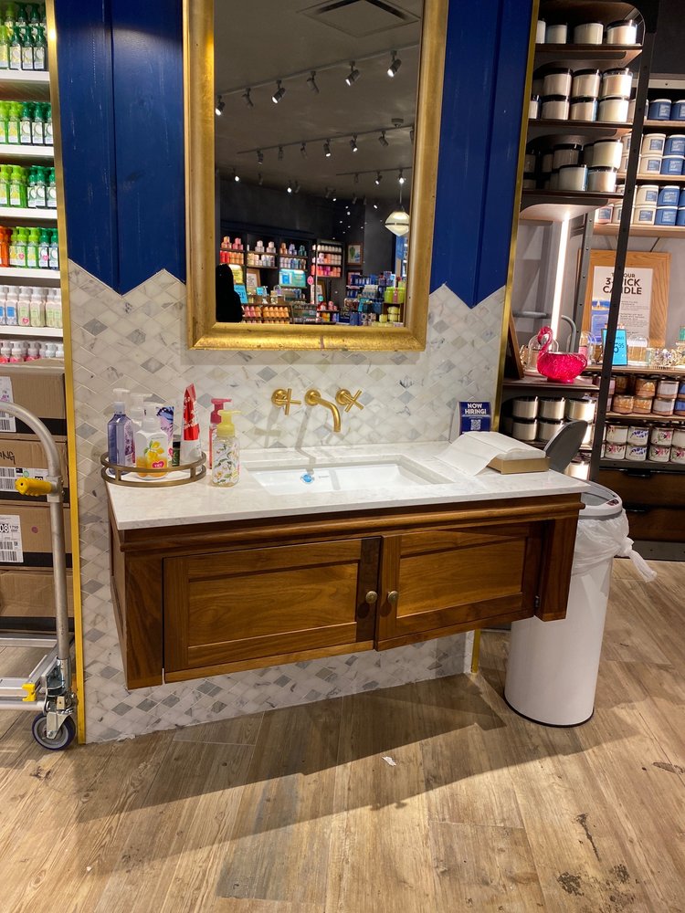 BATH & BODY WORKS Updated September 2024 21 Photos & 14 Reviews