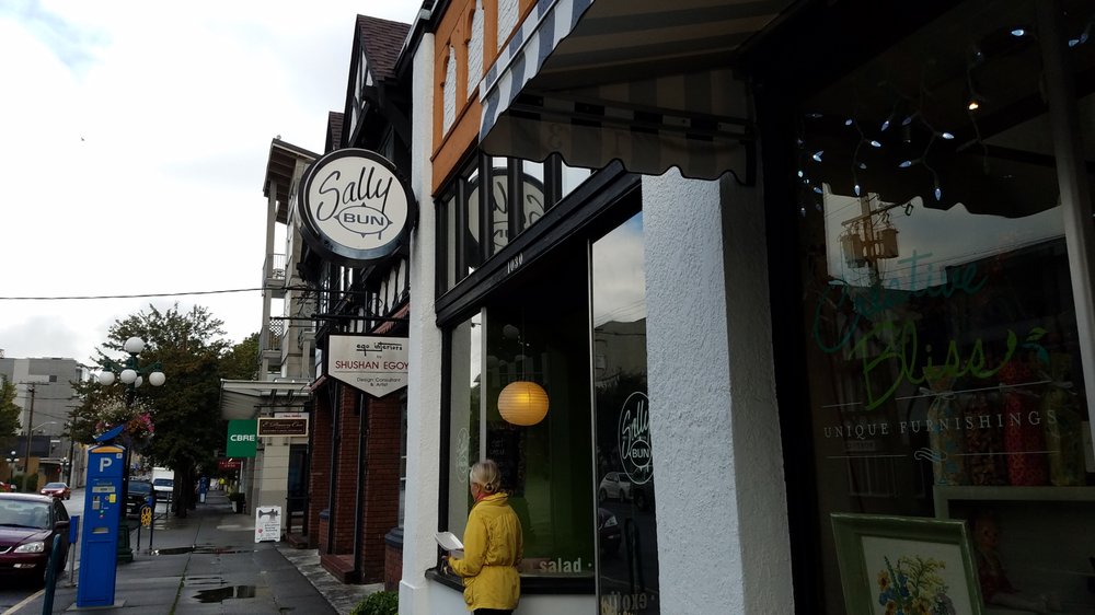 Sally Bun Logo