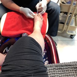 D Nails - Man manicurist in Edmonton