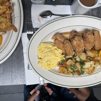 Flavor Table - Fried chicken wing combo with county potatoes - Cajun/Creole Near Me - Los Angeles, California Flavor Table - Fried chicken wing combo with county potatoes - Cajun/Creole Near Me - Los Angeles, California