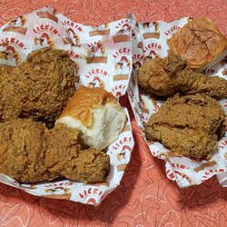 Lickin Fried Chicken - 2 piece leg & thigh + roll