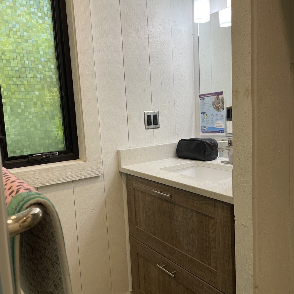 Caravan Outpost - Bathroom sink - Hotels Near Me - Ojai, California