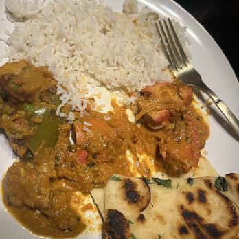 India Mahal Restaurant - Rice , butter chicken, vegetables korma , tikka masala and garlic naan - Indian Near Me - University Place, Washington India Mahal Restaurant - Rice , butter chicken, vegetables korma , tikka masala and garlic naan - Indian Near Me - University Place, Washington