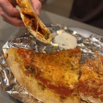 Bob's Pizza - Nice thin, airy crust. - Pizza Near Me - Evanston, Illinois
