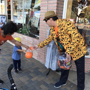 Riviera Village - Trick or Treat 2018 - Shopping Centers Near Me - Redondo Beach, California