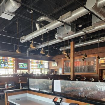 BJ's Restaurant & Brewhouse - Indoors - Breweries Near Me - Nanuet, New York BJ's Restaurant & Brewhouse - Indoors - Breweries Near Me - Nanuet, New York