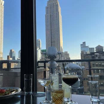 Spyglass Rooftop Bar - Cocktail Bars Near Me - New York, New York