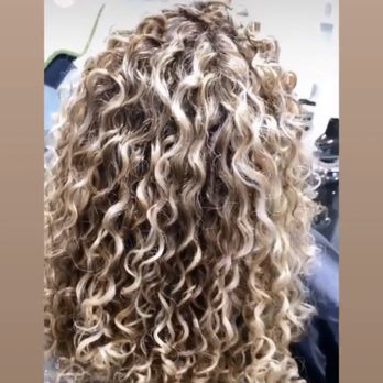Curls One On One - Fresh in the chair - Hair Stylists Near Me - Los Angeles, California