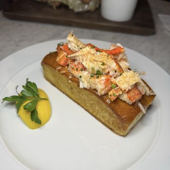 RH Rooftop Restaurant at RH West Palm - Lobster Roll - Wine Bars Near Me - West Palm Beach, Florida RH Rooftop Restaurant at RH West Palm - Lobster Roll - Wine Bars Near Me - West Palm Beach, Florida
