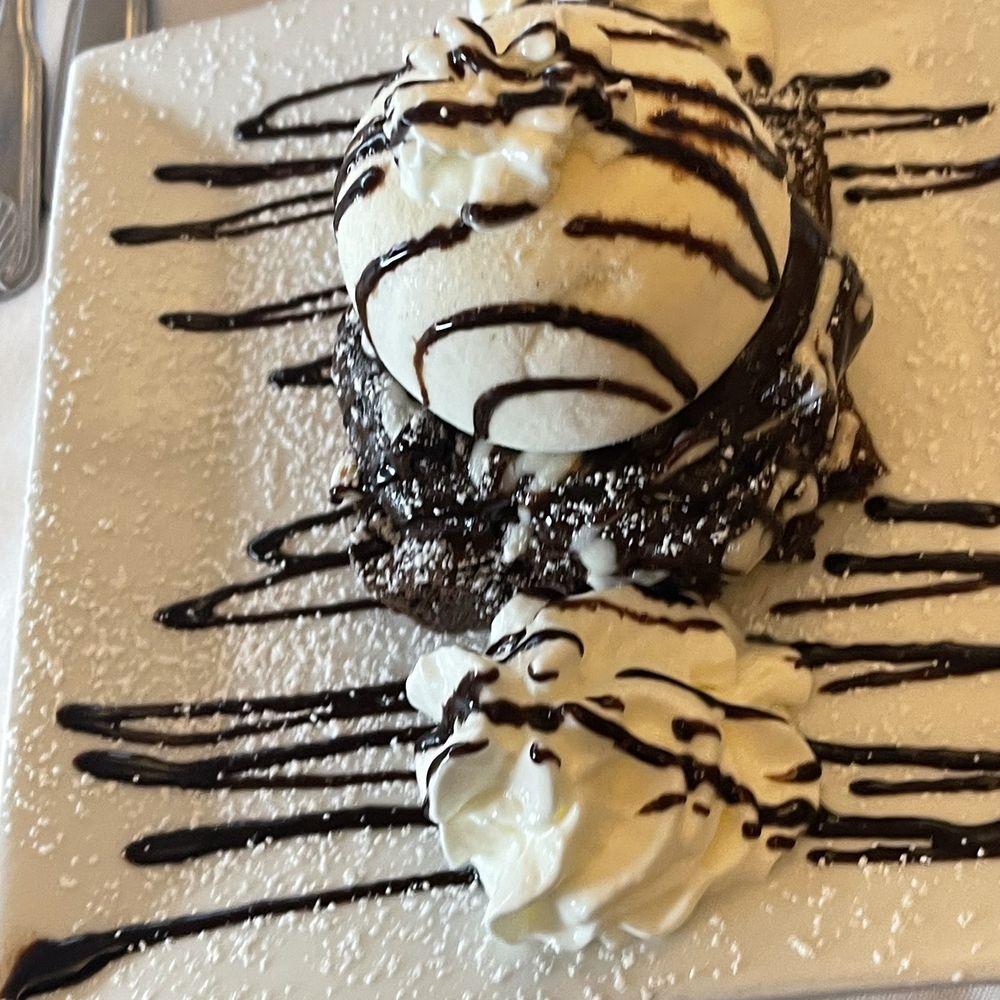Stefano's - I really don't know the name of this delicious dessert ... I was trying to behave! I think it's called Lava cake! - Seafood Near Me - Beach Haven, New Jersey