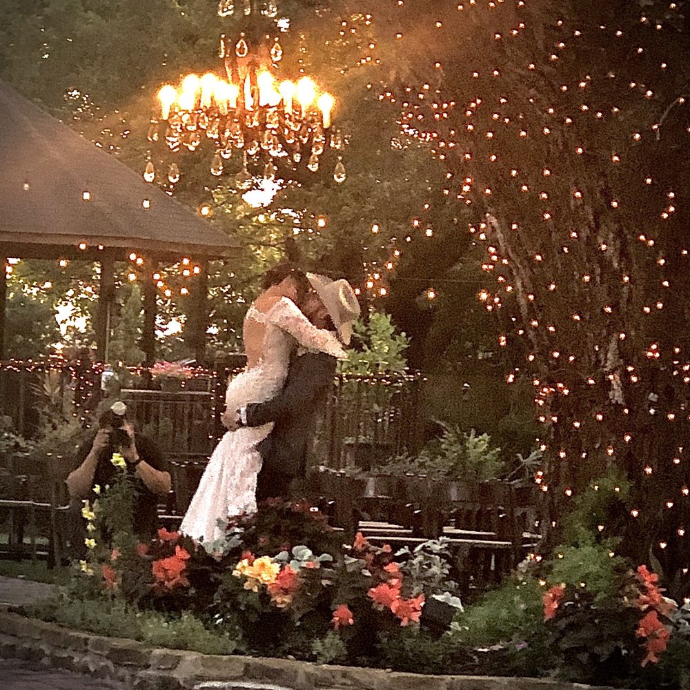 Oak Tree Manor - Love in the air! - Bed & Breakfast Near Me - Spring, Texas Oak Tree Manor - Love in the air! - Bed & Breakfast Near Me - Spring, Texas