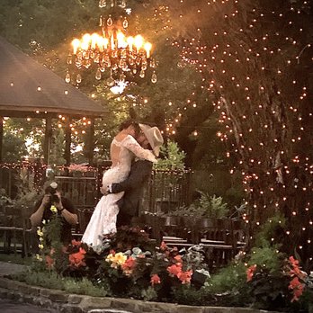 Oak Tree Manor - Love in the air! - Bed & Breakfast Near Me - Spring, Texas