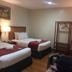 Royal Suites Condotel - Two queens. Comfortable and clean.