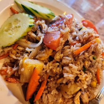 Basilic Essentially Thai - Pineapple Fried Rice - Thai Near Me - Seattle, Washington Basilic Essentially Thai - Pineapple Fried Rice - Thai Near Me - Seattle, Washington