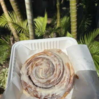 Papi’s Ohana - Cinnamon Roll - Pizza Near Me - Lahaina, Hawaii