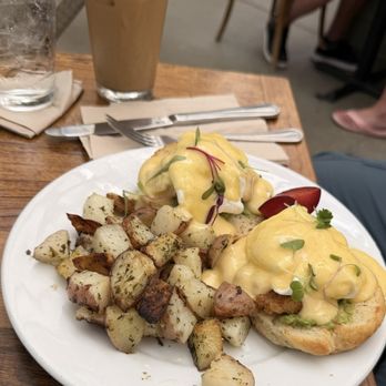 High Hand Cafe - New American Near Me - Loomis, California