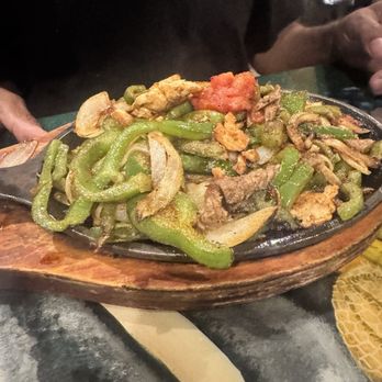 Vallarta’s Mexican Restaurant - Mixed Fajitas (Steak & Chicken) - Mexican Near Me - Wesley Chapel, Florida