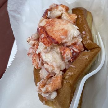 Bite Into Maine - Connecticut roll - Seafood Near Me - Cape Elizabeth, Maine