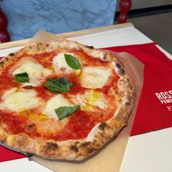 Rosso Pomodoro Pizza