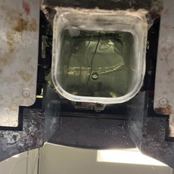 7-Eleven - View from under the ice machine