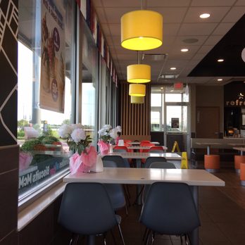 McDonald's - Dining room - Burgers Near Me - Hebron, Indiana
