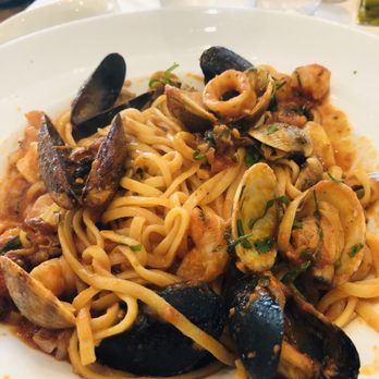Trattoria Amici - Linguini with seafood - Italian Near Me - Glendale, California Trattoria Amici - Linguini with seafood - Italian Near Me - Glendale, California