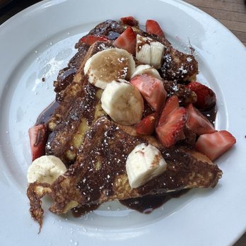 Prasino - Strawberry banana French toast with hazelnut sauce - New American Near Me - La Grange, Illinois