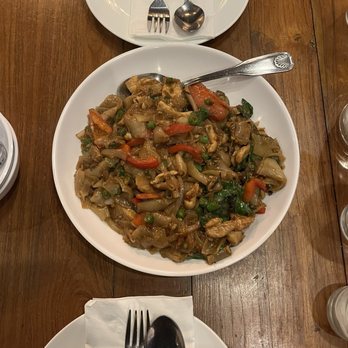 Noree Thai on Beverly - Drunken Noodle - Thai Near Me - Los Angeles, California
