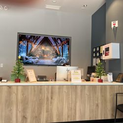 Coral Gables Physical Therapy - Receptionist desk w Winter scene on the screen.