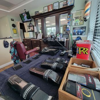 Hank's Barber Shop - Barbers Near Me - Camarillo, California