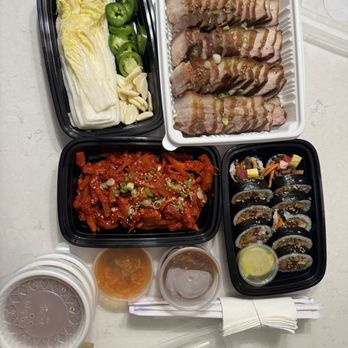 Jjang Restaurant - Bossam (S) / 보쌈 (소) Bulgogi Kimbap / 불고기 김밥 - Korean Near Me - Buena Park, California