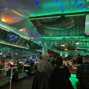 Flanigan's - Pinecrest - festive atmosphere for the holidays - American Near Me - Miami, Florida
