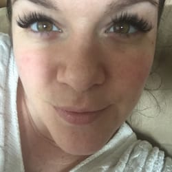 House of Lashes - Fresh set of volume lashes.