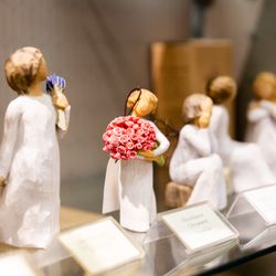 Lee's Hallmark Shop