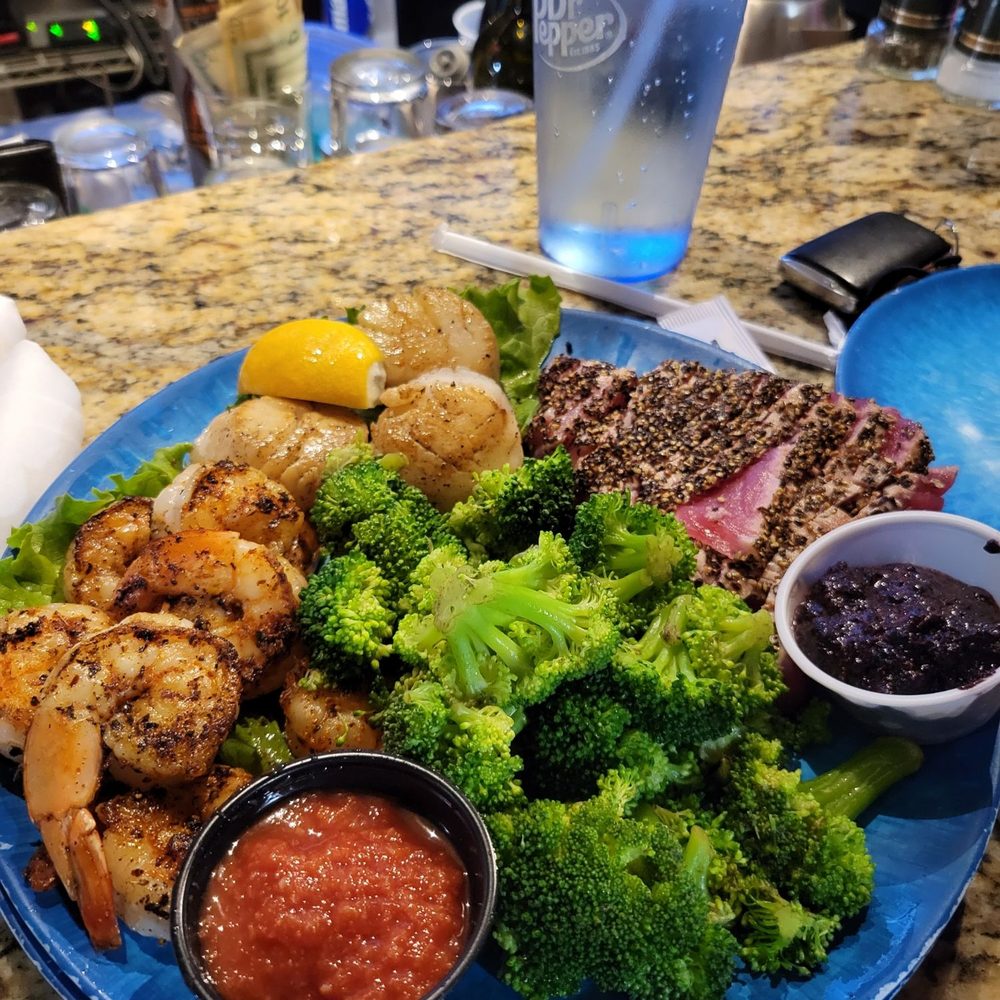 Turtle Shack - Scallops, shrimp, ahi tuna, broccoli, avocado, with key lime pie for dessert. - Seafood Near Me - Palm Coast, Florida Turtle Shack - Scallops, shrimp, ahi tuna, broccoli, avocado, with key lime pie for dessert. - Seafood Near Me - Palm Coast, Florida