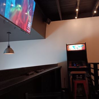 Mama's Boy - Upstairs game and tv - Pizza Near Me - Oakland, California