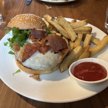 Piccino Presidio - Piccino cheeseburger - Italian Near Me - San Francisco, California Piccino Presidio - Piccino cheeseburger - Italian Near Me - San Francisco, California
