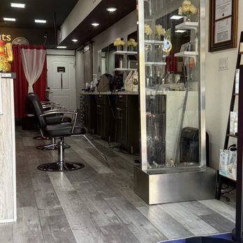 Q Cuts - Interior - Hair Salons Near Me - Castro Valley, California