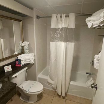 Coral Beach Resort - Bathroom - Hotels Near Me - Myrtle Beach, South Carolina Coral Beach Resort - Bathroom - Hotels Near Me - Myrtle Beach, South Carolina