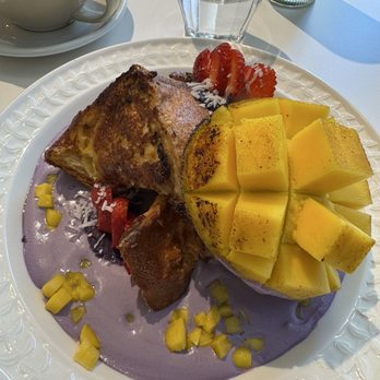 HolmPei Cafe Bistro - Ube mango French toast - Cafes Near Me - Toronto, Ontario HolmPei Cafe Bistro - Ube mango French toast - Cafes Near Me - Toronto, Ontario
