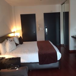 The Glu - Hotel room