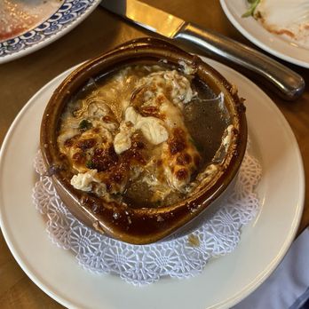 Maison Pucha Bistro - French onion soup - French Near Me - Houston, Texas
