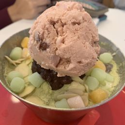 Green tea patbingsoo with red bean ice cream Green tea patbingsoo with red bean ice cream