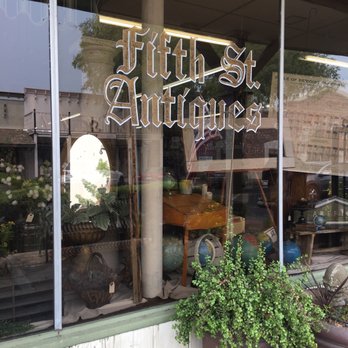 5th Street Antique Mall - Front entrance - Antiques Near Me - Clovis, California