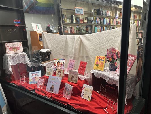 Annie Bloom's Books by null