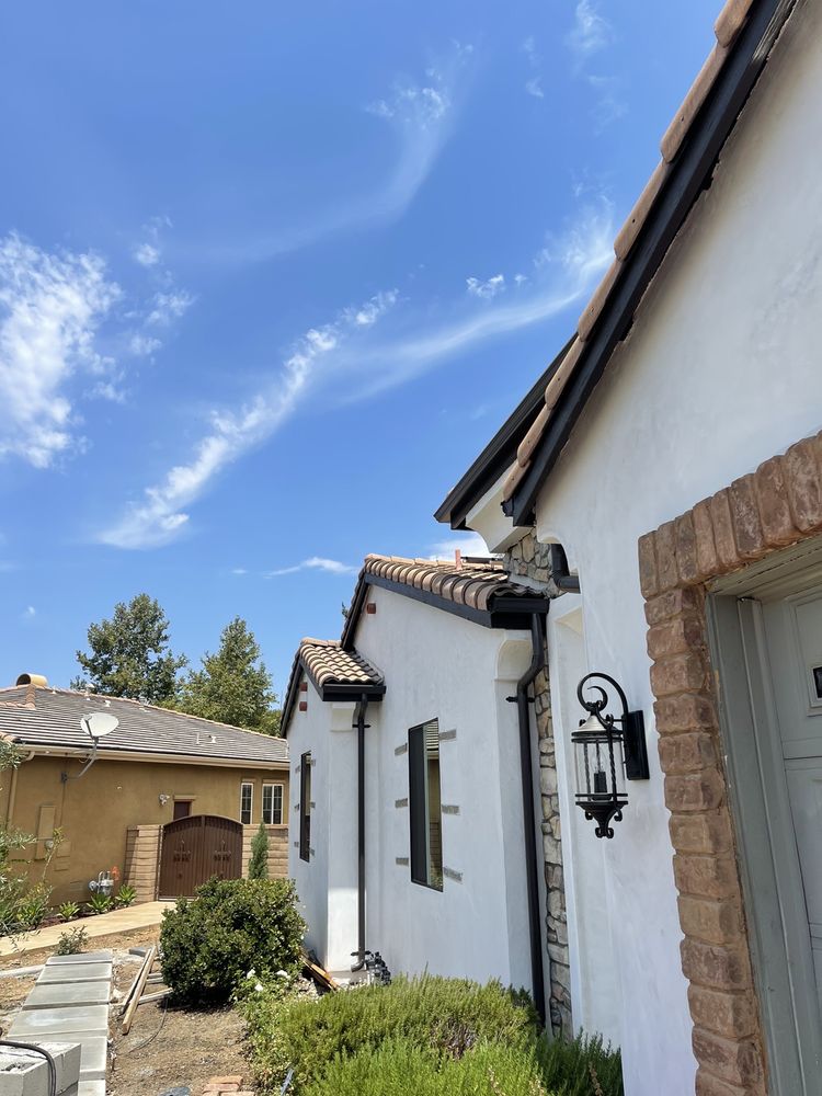 Slide of Jayrods Seamless Gutters