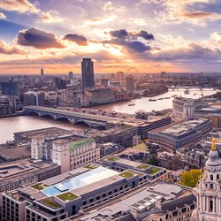 Easirent Car Hire - Fulham Broadway - Explore stunning London with a rental car from Easirent Fulham Broadway - 100% contactless!